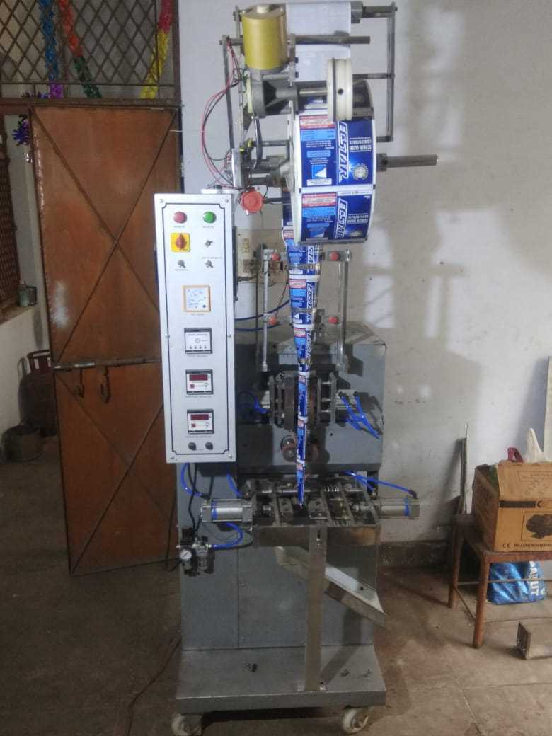 Full Pneumatic Liquid Packing Machine