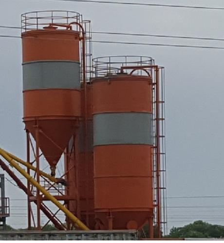 Mobile Storage Tank For Powders And Liquids