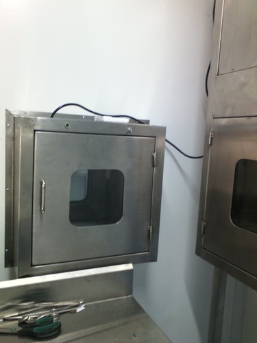 Static Pass Box