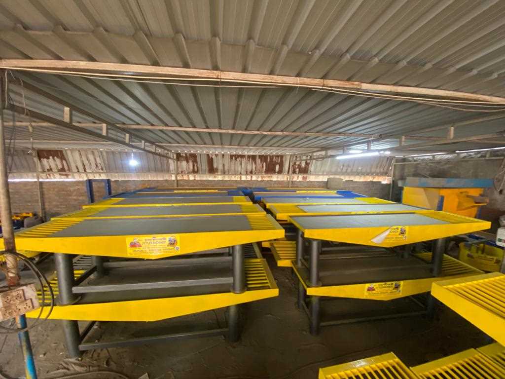 Vibrating Table Machine 