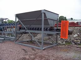 Feed hoppers