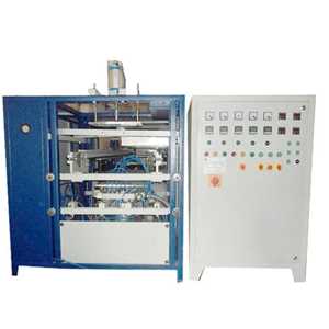 Automatic vacuum forming machine