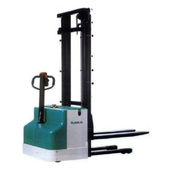 Battery Operated Hydraulic Stacker