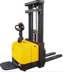 Full Electric Stacker Triple Mast